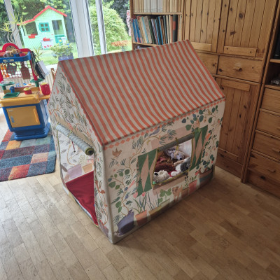 Kuschel und Spielehäuschen